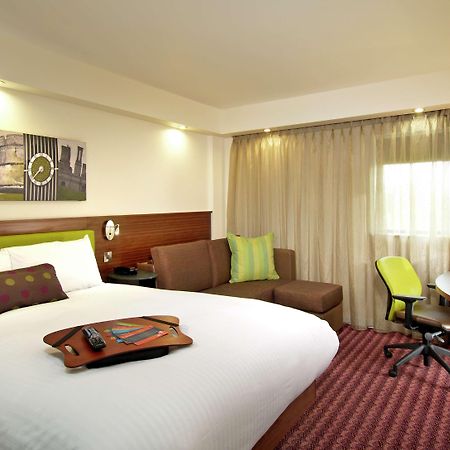 Hampton By Hilton Corby Quarto foto