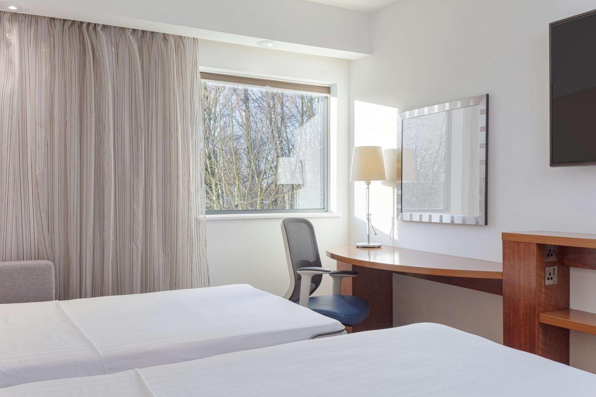 Hampton By Hilton Corby Exterior foto