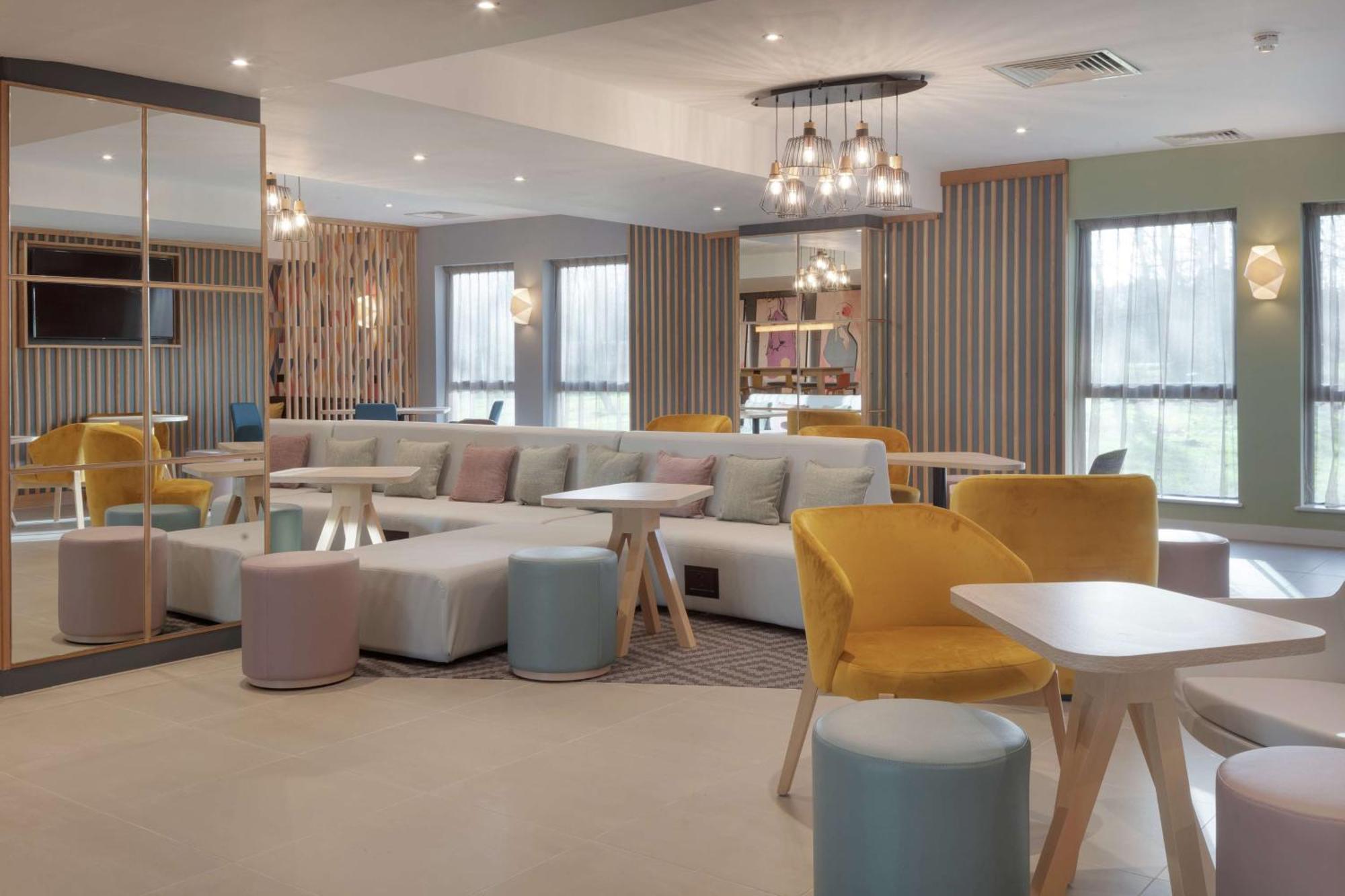 Hampton By Hilton Corby Exterior foto